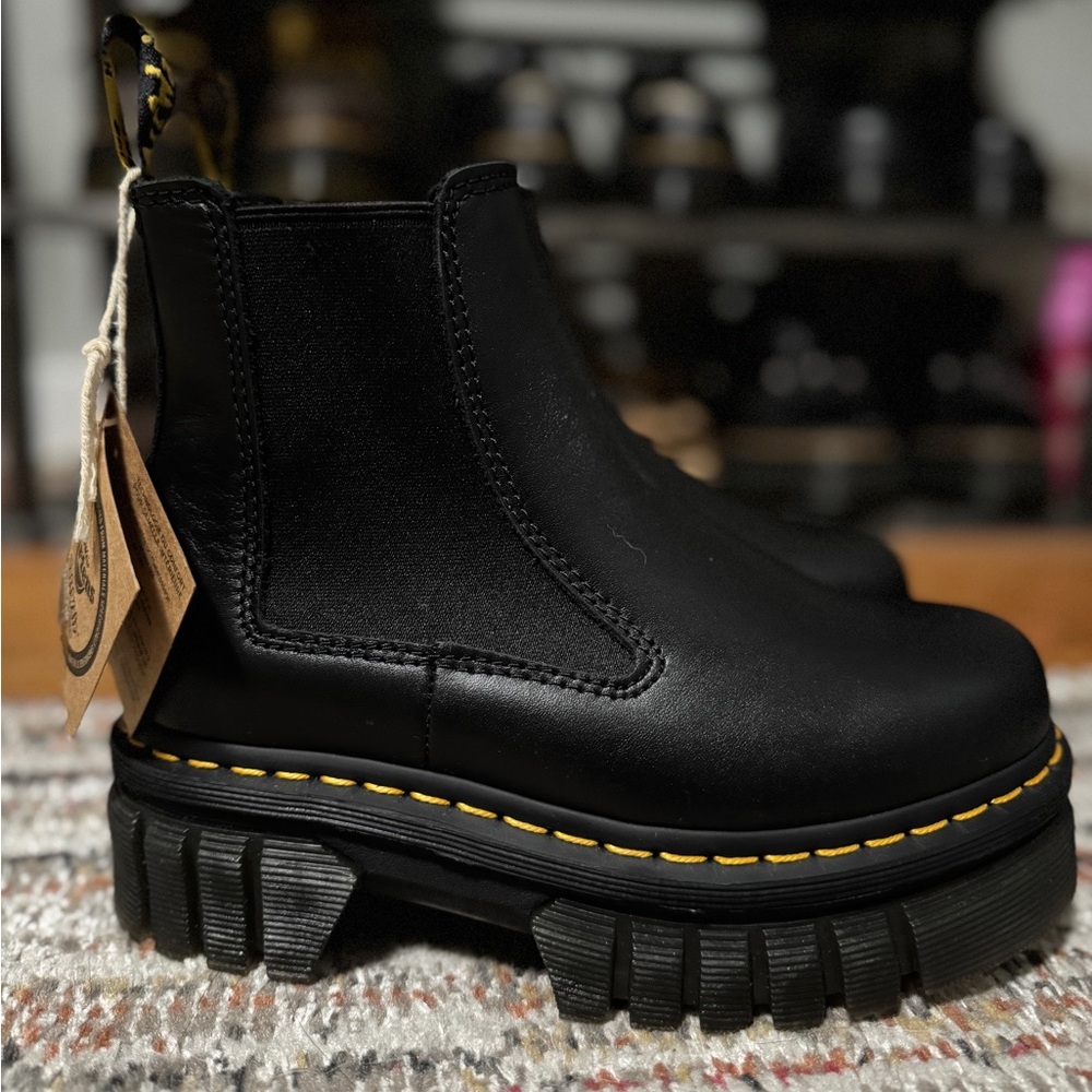Dr. Marten Audrick Chelsea boots